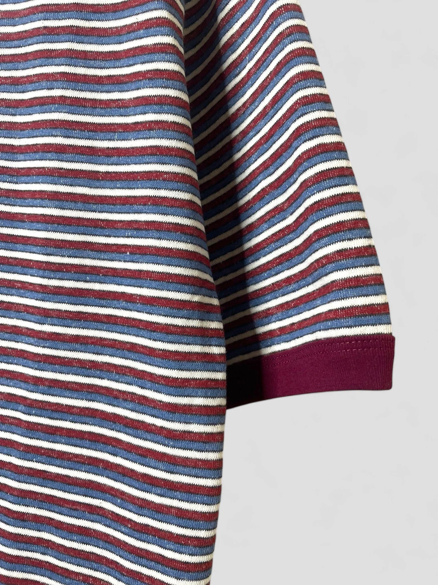 _1520086 red-Photoroom (2).jpg