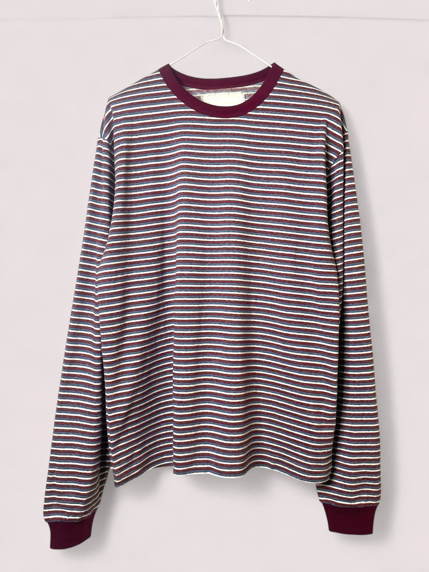 1520087 red-Photoroom.jpg