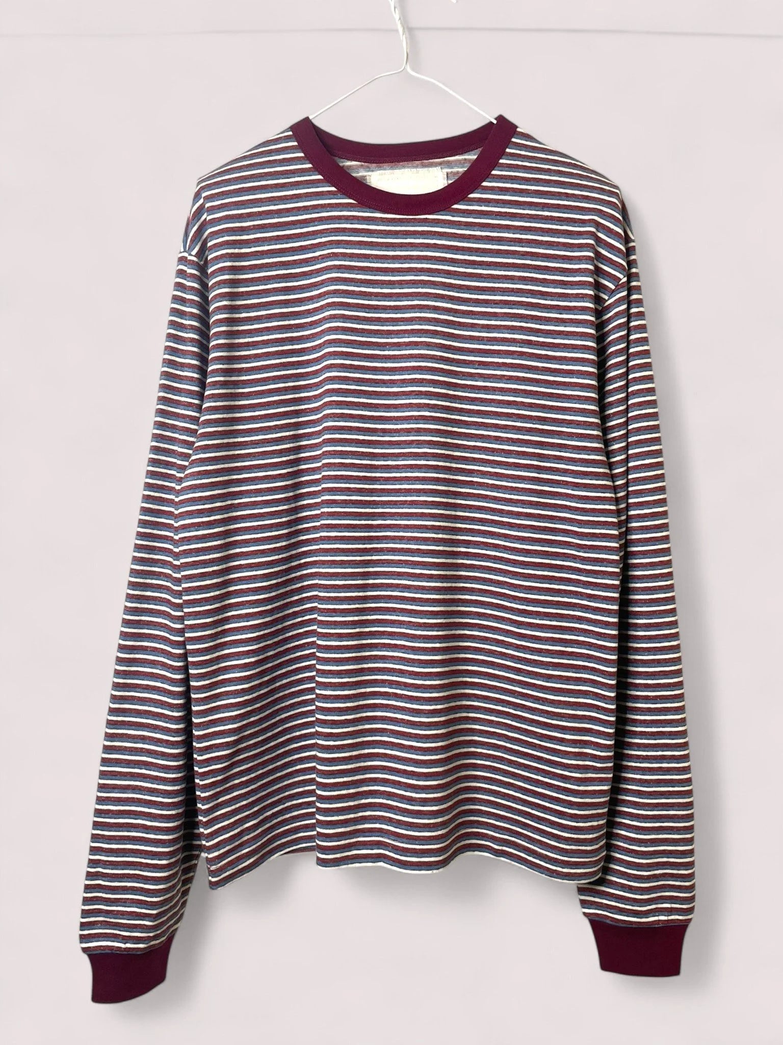 1520087 red-Photoroom.jpg