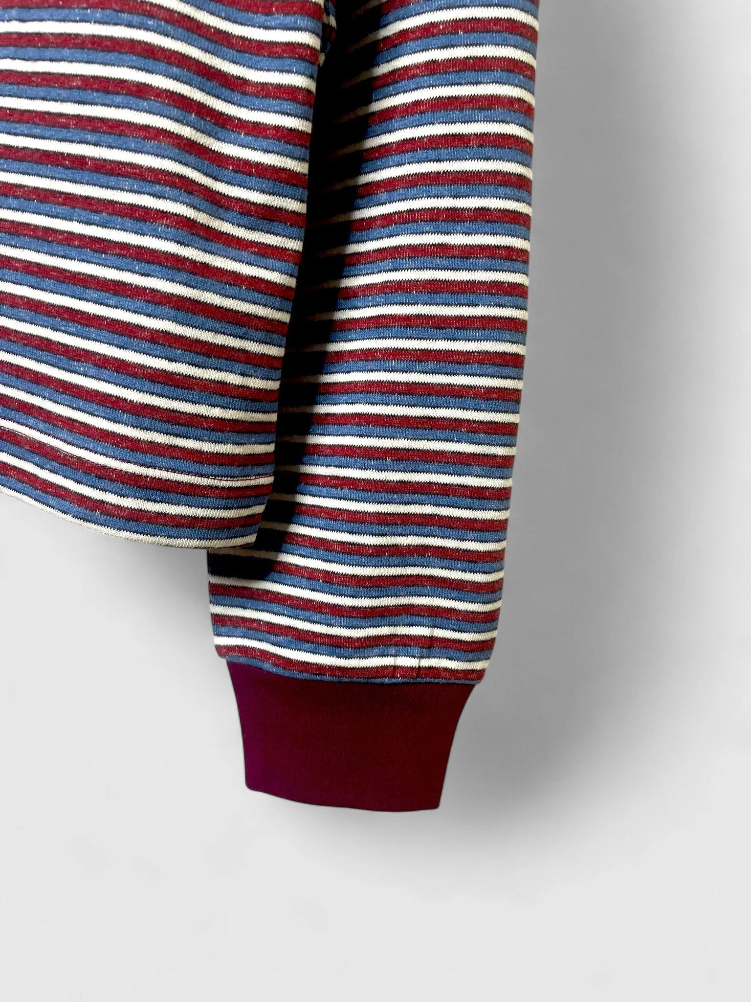 1520087 red-Photoroom (2).jpg