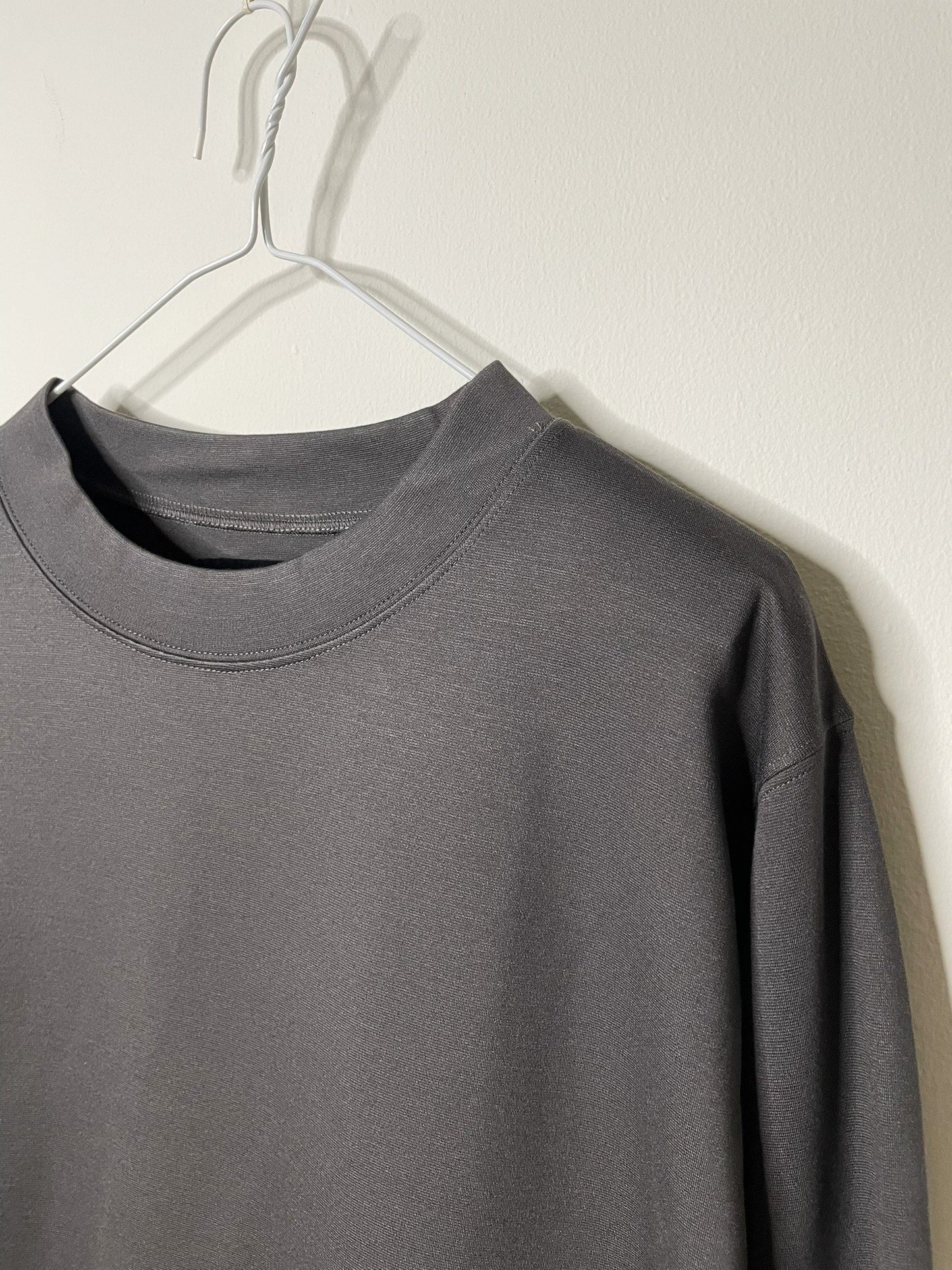 Stretch Ponte Blend , 69% Rayon  29% NYLON  2% POLYURETHANE, #VLR722095, LS CREW, GREY